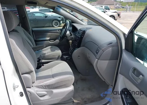 2004 Toyota Sienna Le из США, поврежденный, VIN 5TDZA23C74S010128